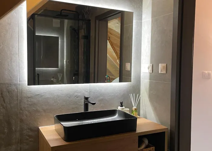 Enjoy The Quiet Nature In Our Unique בית נופש *